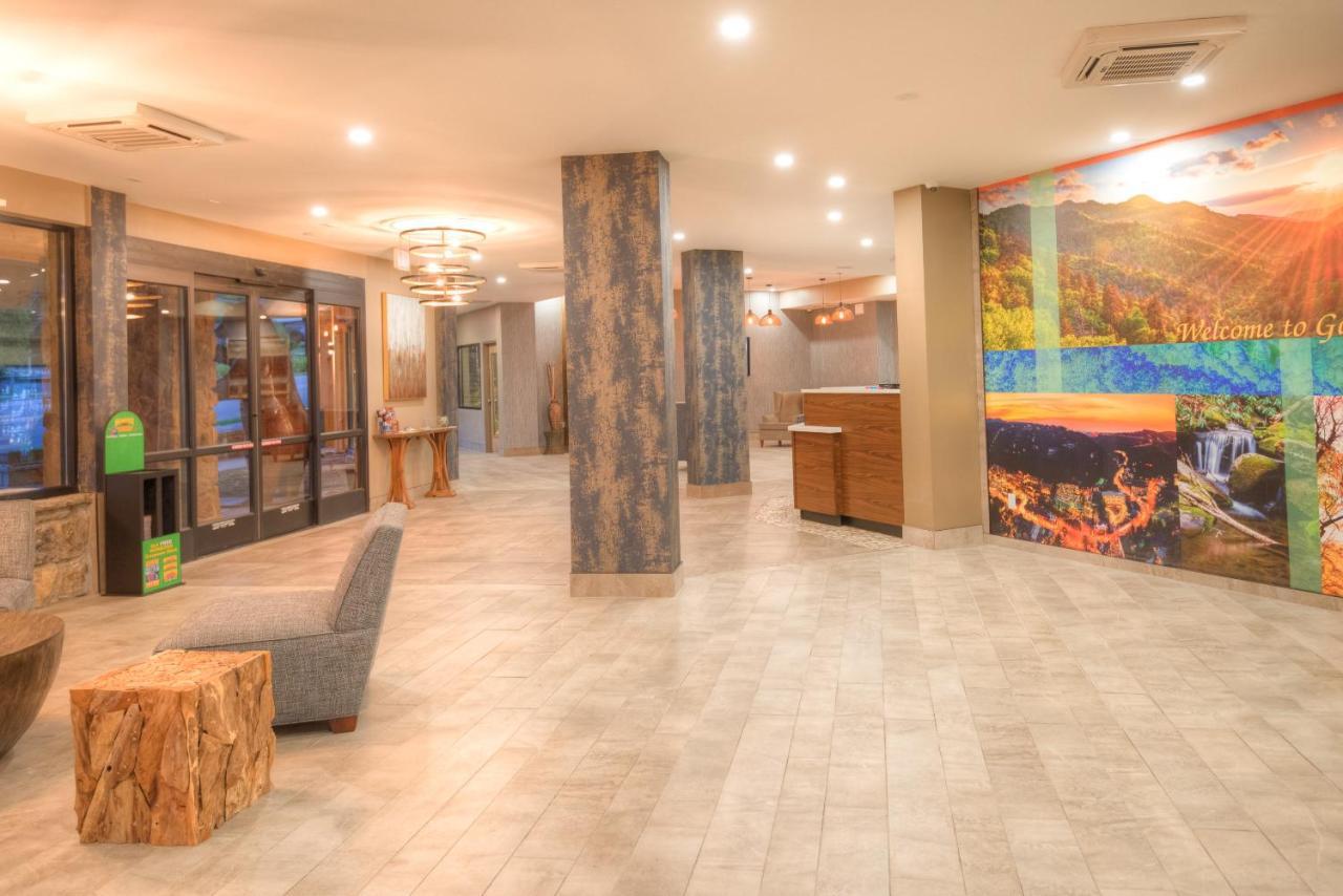 ホテル Clarion Pointe Downtown ガトリンバーグ エクステリア 写真